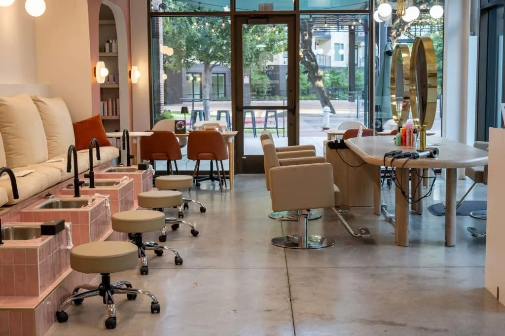 Arco Blow Dry & Nail Bar business photo